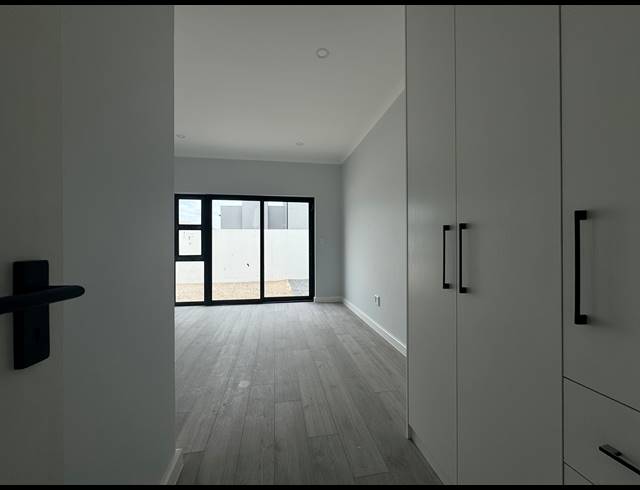 5 BEDROOM HOUSE FOR SALE IN SANDOWN